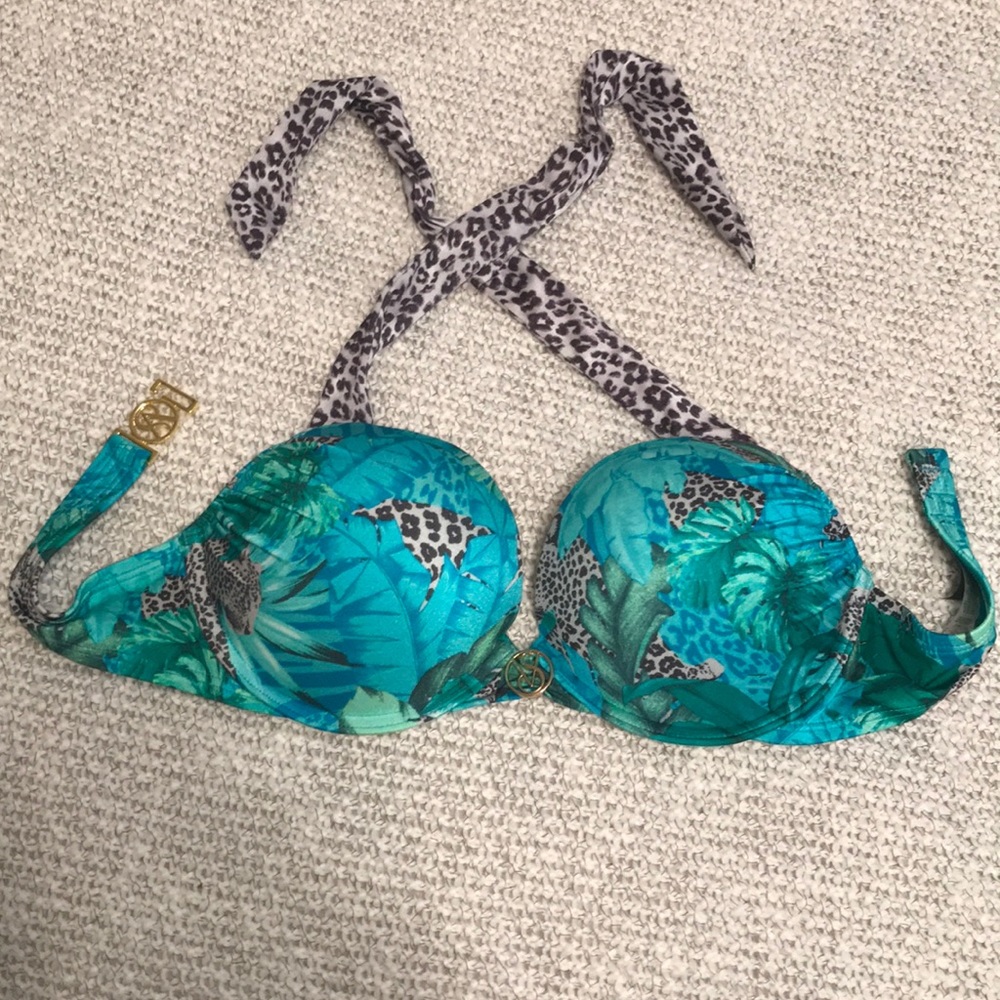 Victoria’s Secret bikini top- worn 1 time!